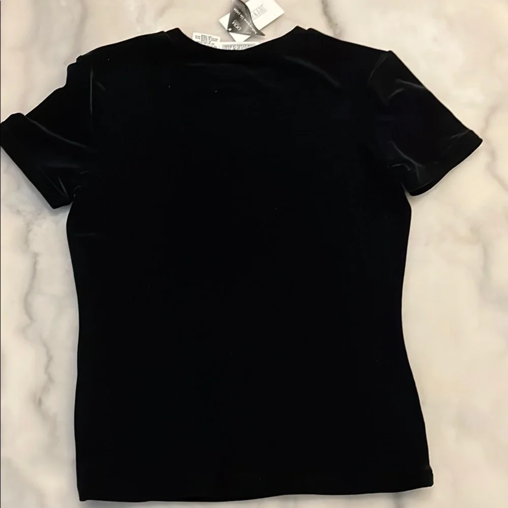 🎈Black Velour Short Sleeve T-Shirt🎁Fill a Box for $20 up to 5lbs Sale 📦 - Picture 3 of 3
